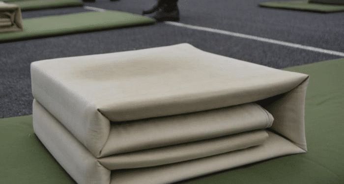 中国军人叠豆腐块印度军人也叠看到美国的网友这是酒店