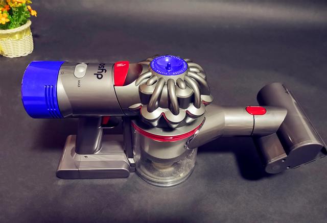 无死角大扫除让家更洁净戴森dysonv7f手持吸尘器体验