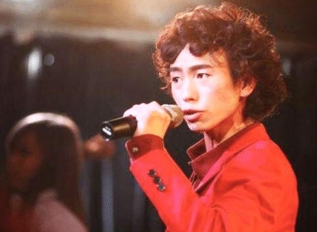 爆红后不认亲生母亲 看不起农民 而今却负债 现在想当网红挣钱|庞麦郎|滑板鞋|农民_新浪新闻