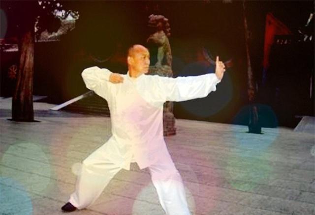 此人是少林寺最著名的武僧 曾一怒为少林出手,立生死状后KO对手|德根|功夫|武功|现当代|腿功_新浪新闻