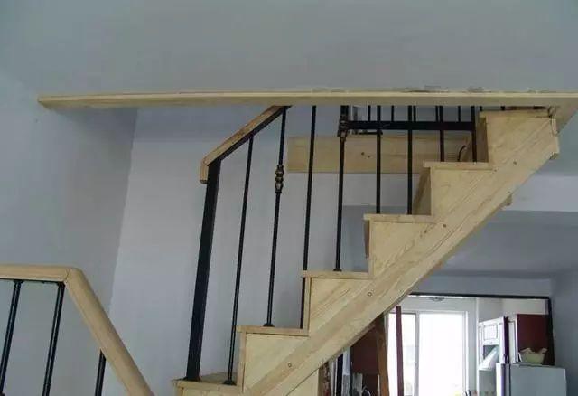 新房装修,木匠老爸做的楼梯,邻居纷纷跑来参观!