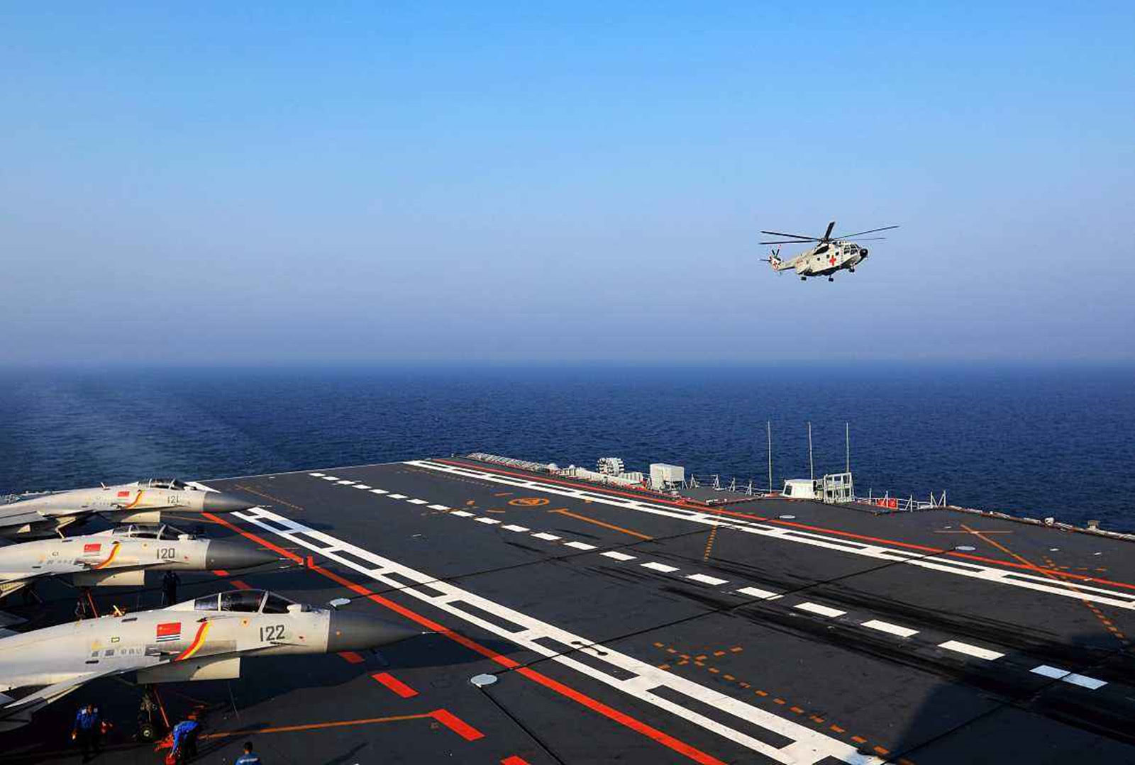 为什么舰载机不从向航母后边起飞呢?关键是航母后边没那家伙