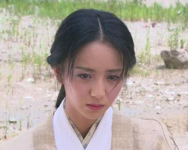 《怪侠一枝梅》隐藏的美女,除了佟丽娅,谁认出了剧中的关晓彤?|怪侠一枝梅|佟丽娅|关晓彤_新浪新闻