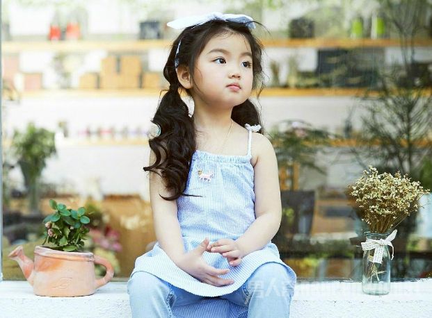 3岁出道,4岁养家,5岁拍戏累倒,大冷天拍雨戏,父母却在玩手机