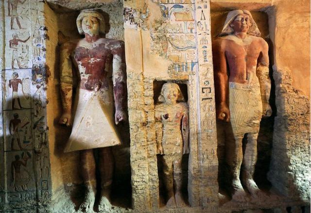 埃及金字塔群发现4400年前古墓:里面别有洞天,巨大人像栩栩如生