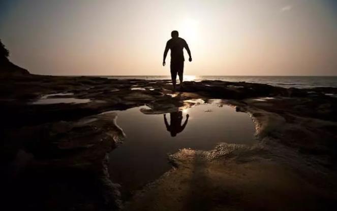 庸庸碌碌的过日子,确实也能活下去,但这绝不是生活