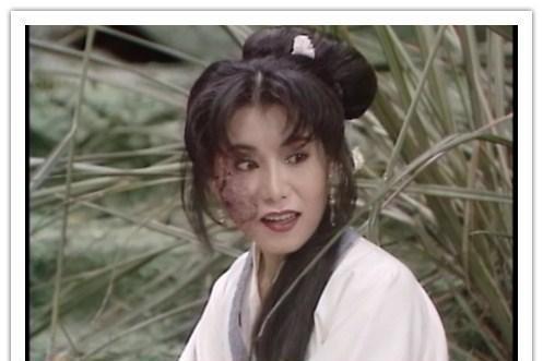 遇见许仙的时候,白素贞是一个丑陋的面貌,这个面貌就是演员殷玉媚演的