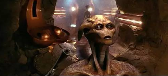 外太空生物企图热死人类, 伪装成人类, 但却受不了低温坏境