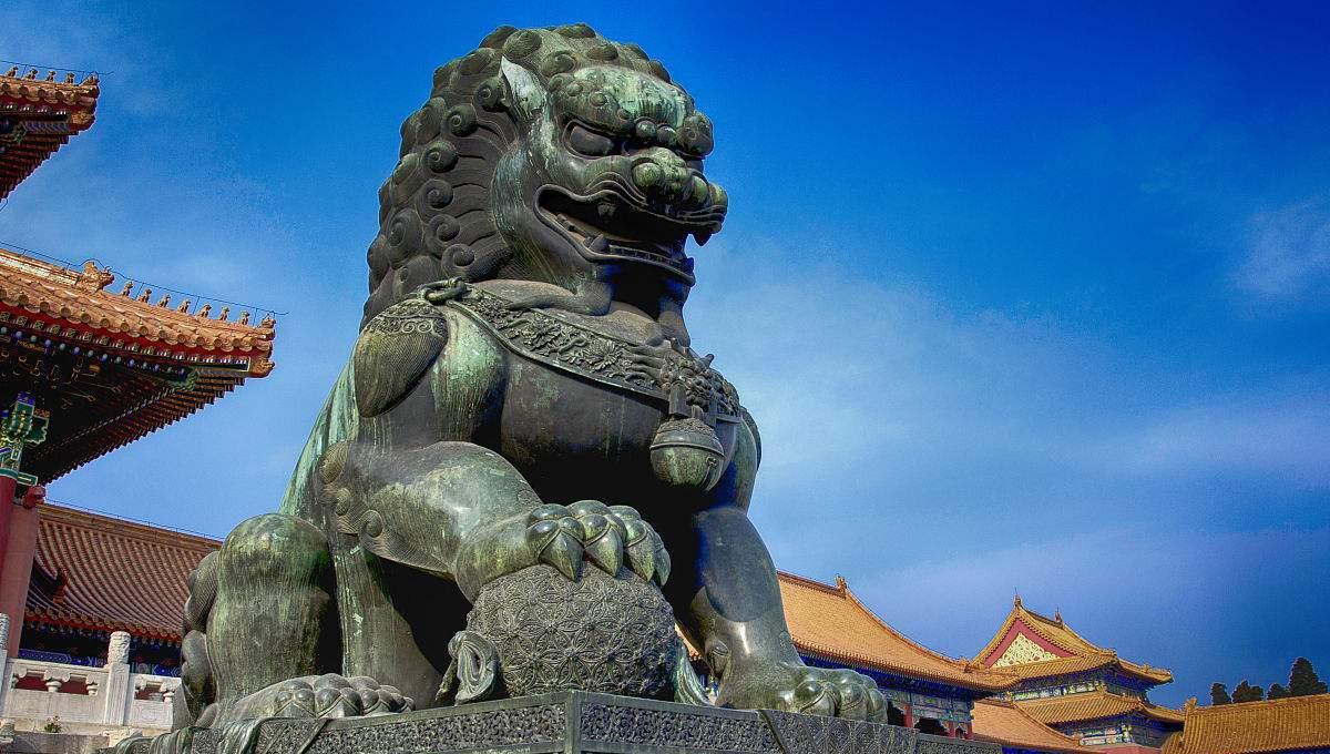 故宫的石狮子,导游为何从来不让游客与其合影?