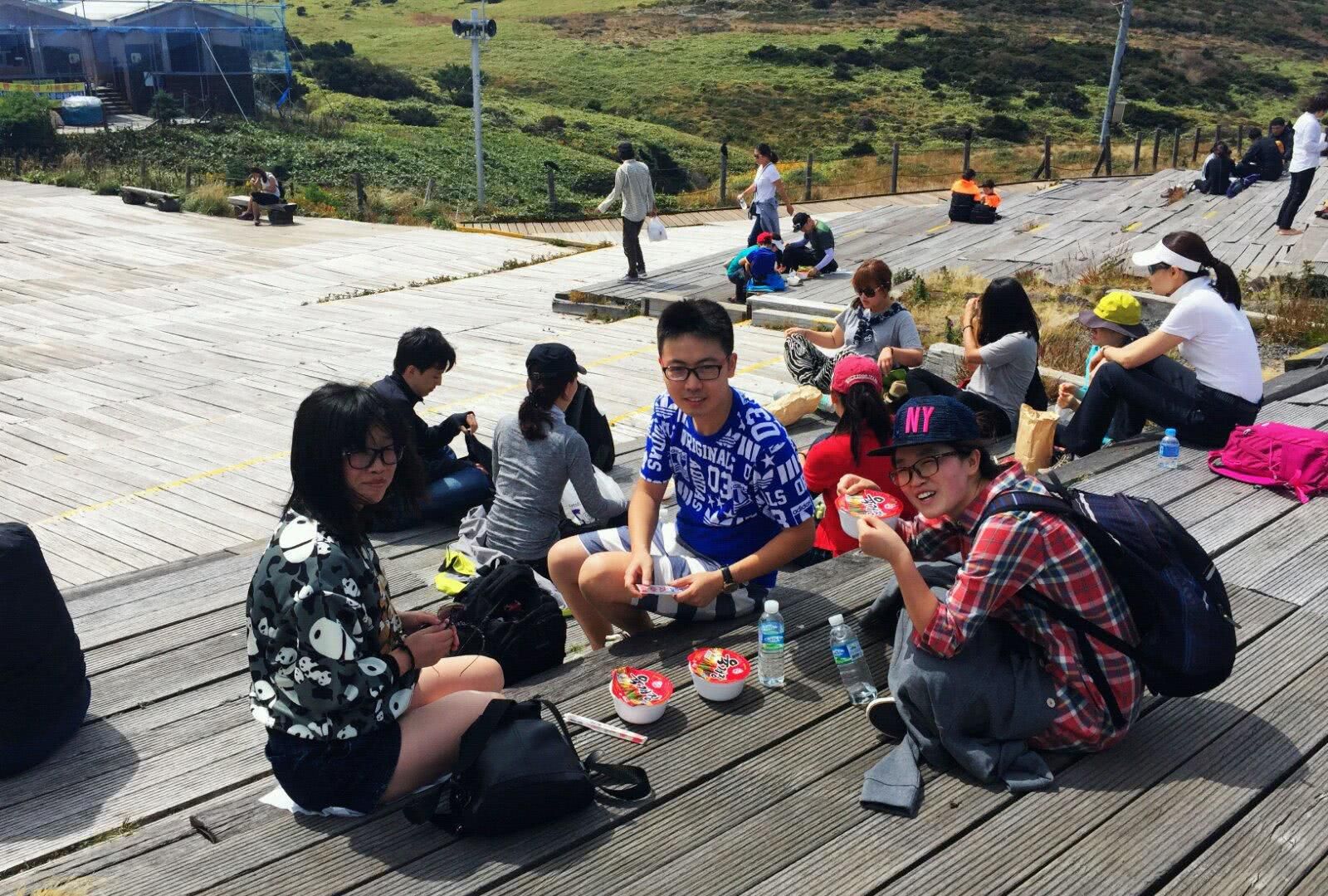 羡慕过年去旅游的人（羡慕过年去旅游的人怎么说） 倾慕
过年去旅游的人（倾慕
过年去旅游的人怎么说）《过年去旅游的说说》 旅游攻略