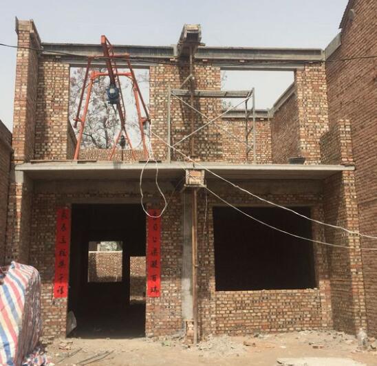 儿子砸24万自建砖混,预制板两层小洋房被邻居说危险,儿子很无辜