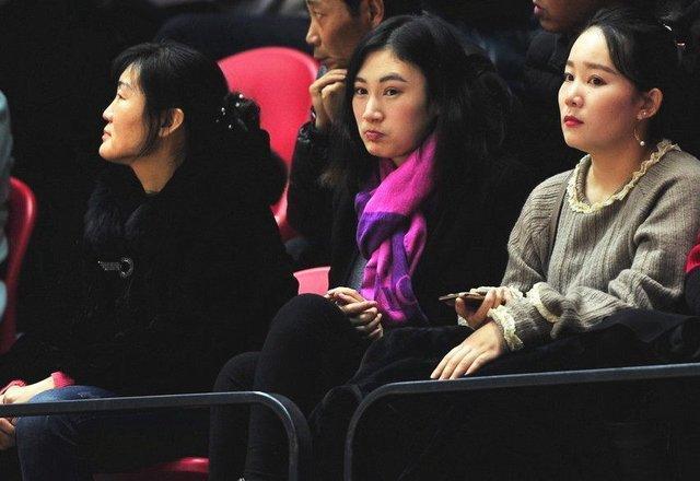 周琦结婚,领证现场现温馨一幕!而高颜值娇妻一句话展现高情商