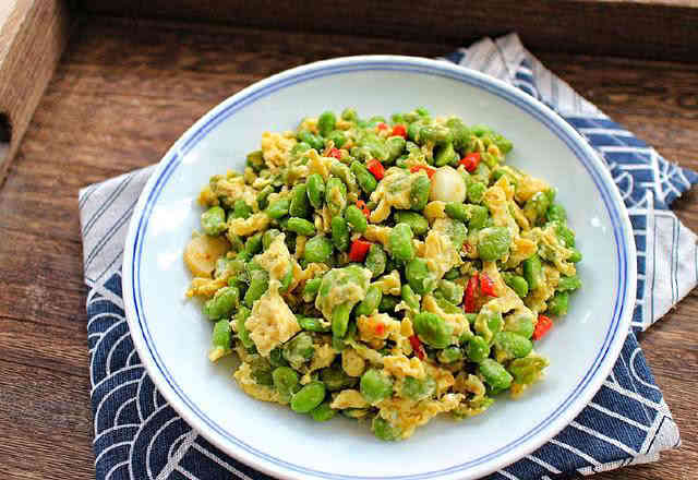 素菜里孩子就馋毛豆炒鸡蛋又嫩又鲜用来拌饭真香