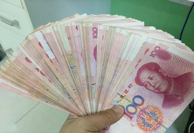 男子准备出十万彩礼,去岳母家时无意中听到对话,男子决定退婚