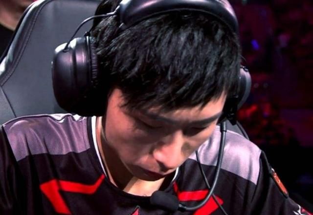 梦泪直播教学一刀流铠结果自己都被巨额伤害吓到这谁顶得住