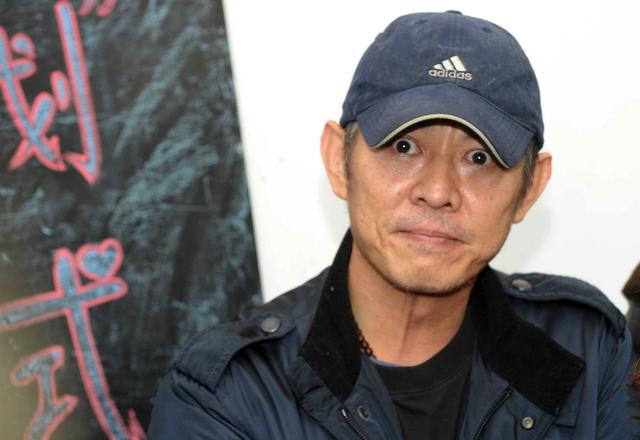 55岁李连杰公开新照告别老态憔悴被赞回春20年再破身体不适传闻