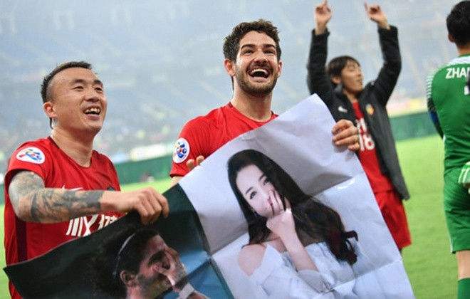 国足大名单成了俱乐部进贡账单:国足就是裹足