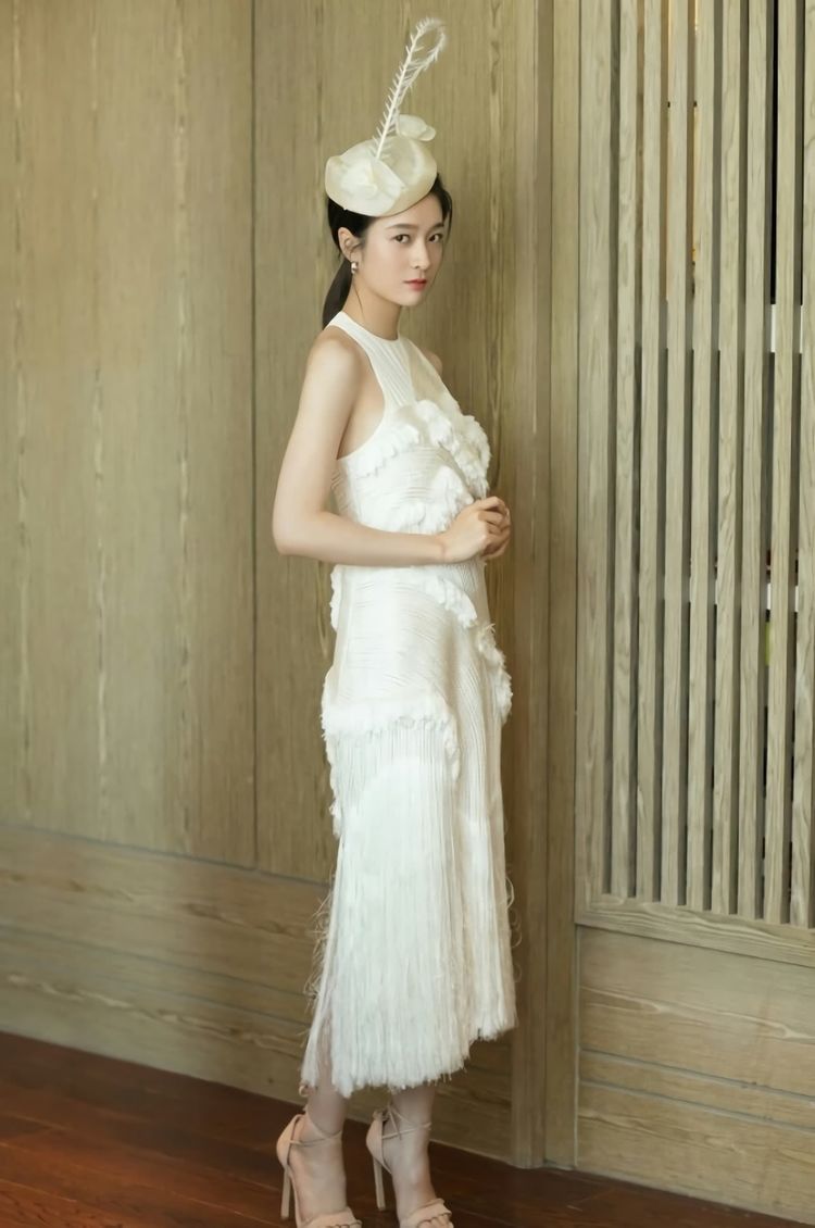 张雪迎真有"心机",戴上"鱼骨帽"起码显高20cm,看愣了!