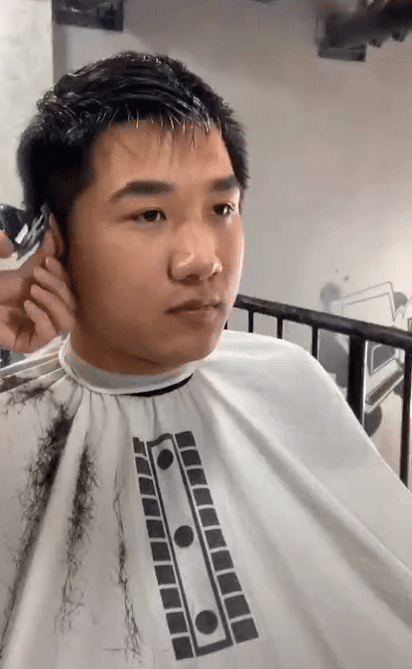 邋遢大叔换发型走红,秒变帅哥惊呆众人,网友:不是一个人!