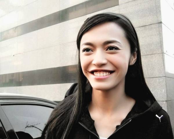 姚晨晒近照不见大嘴巴网友缩唇手术成功