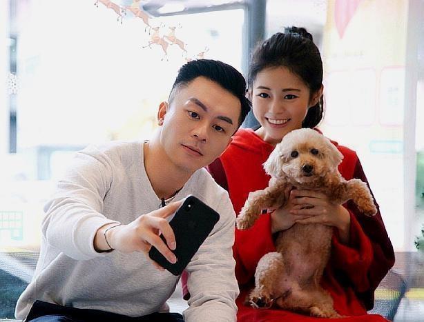 《女儿们的恋爱》任容萱坐车里哭,男方退场!微博吐露心声引热议