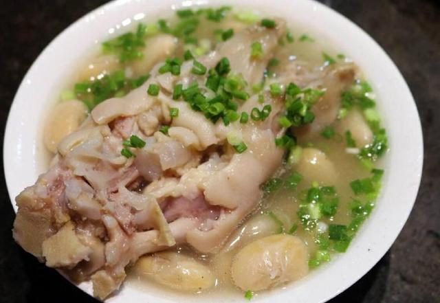 只知道张杰说的老妈蹄花,软烂鲜香,做法也简单