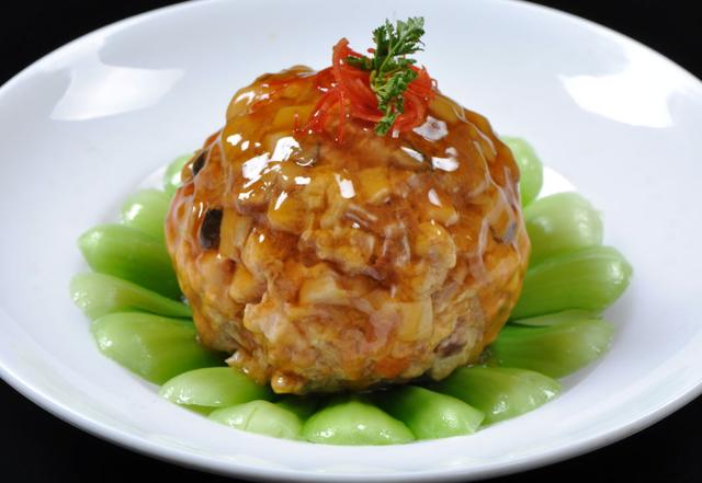 糯米狮子头,汁香嫩滑,油而不腻,客人吃了都夸赞