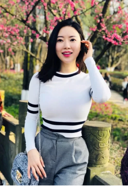 气质超凡脱俗,蒋娉婷依旧美到心坎儿,时尚达人的代表