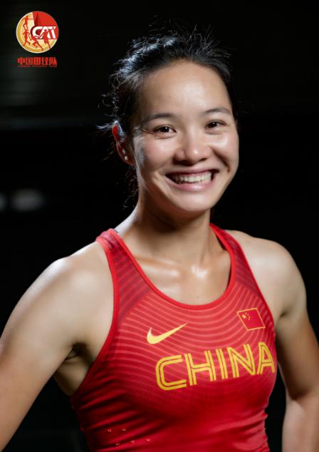 她是身材傲人的女飞人,曾18岁去餐厅当领班,27岁速度依旧