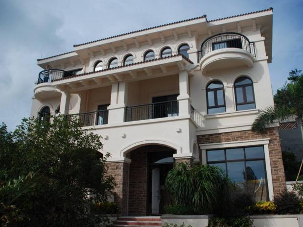 家里鞋子杂物随便乱扔,连一个佣人也没有|富二代|佣人|王思聪_新浪