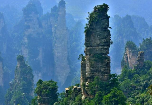 我国这两座山名气太大就连城市都为它改名你能猜出是什么山吗