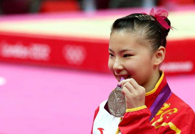 身高150的高低杠公主,中国体操金牌大满贯第一人,如今貌美如花|何可欣