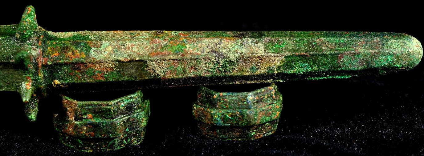 湖北出土21根"怪棍",两头都充满杀气,专家:失传2000年了!