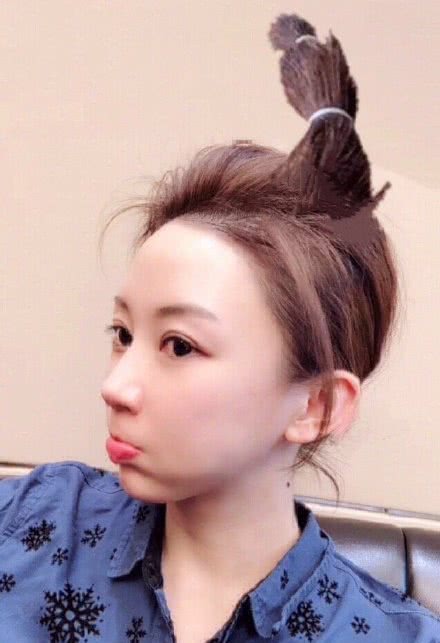 36岁潘晓婷晒自拍照!皮肤水嫩嘟嘴卖萌!网友:还是那么美!