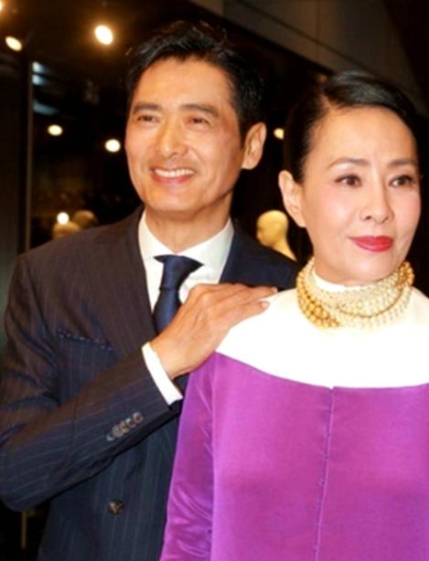 都说周润发妻子配不上他,看看发嫂年轻时的照片,发哥眼光真好