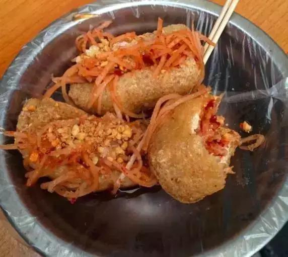 卡卡儿人均:20地址: 南街330号这儿也有卖乐山特色薄饼和咔咔儿的