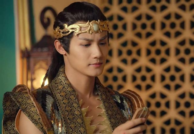 《盛唐幻夜》中最业余的两个刺客,其中一个搬起石头砸自己的脚!