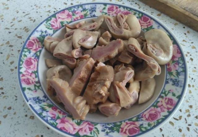 母猪身上一块肉,农村人都留着自己吃,城里人想吃买不到!