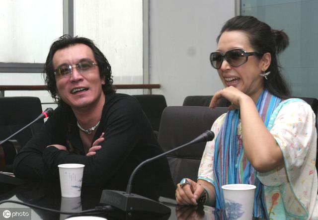 李咏女儿法图麦久违晒泳装照,妈妈哈文俏皮回应,尽显母女爱