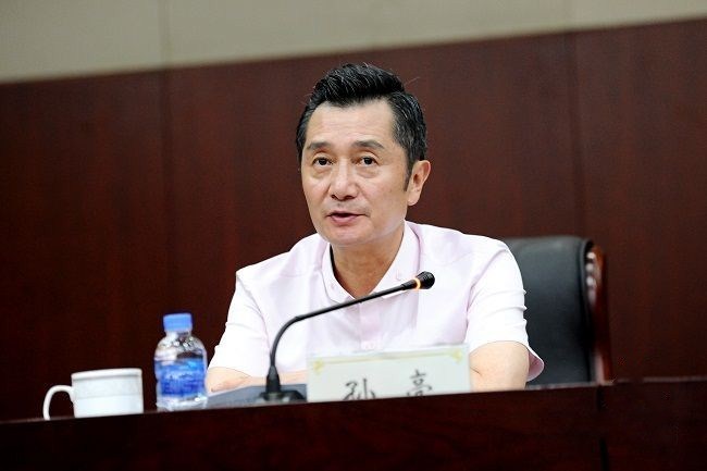 山东的球迷都知道,孙亮对于山东男篮是非常喜欢和重视的,当年正是孙亮