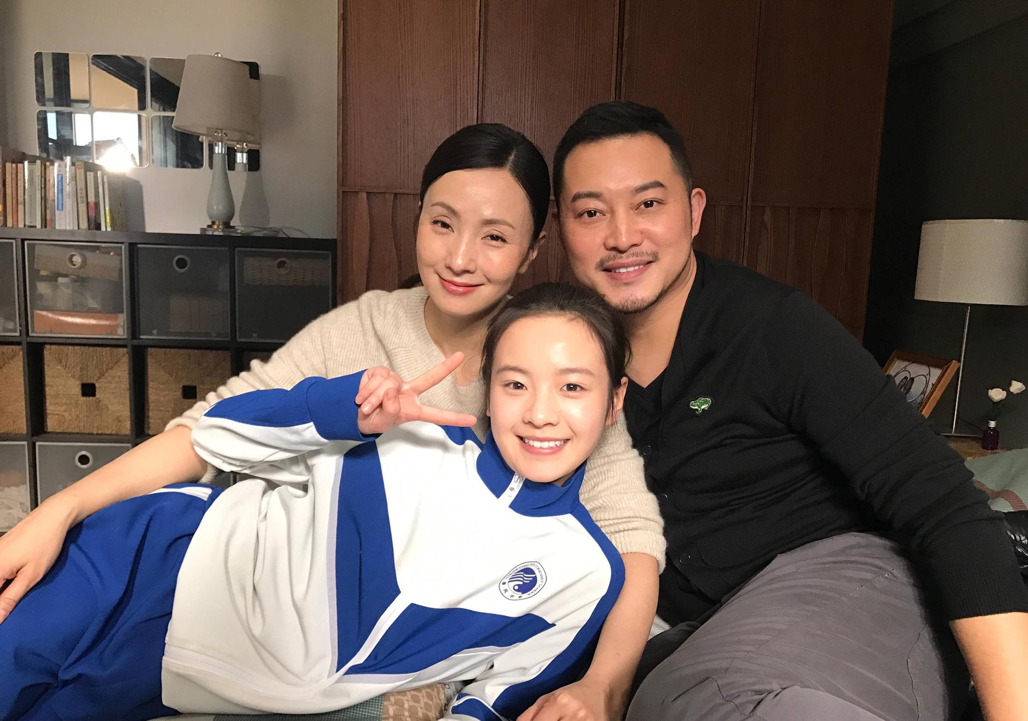 《小欢喜》杀青,陶虹沙溢和黄磊海清夫妻档有看头,胡可会吃醋吧