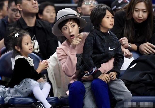 孙俪大儿子和小女儿近照曝光,长成这般模样!网友:太可爱了