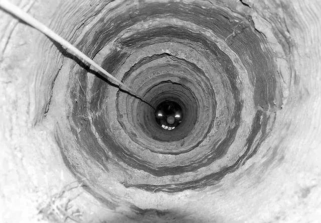 心理测试:你最害怕站在哪个枯井旁,测感情中你的底线是什么