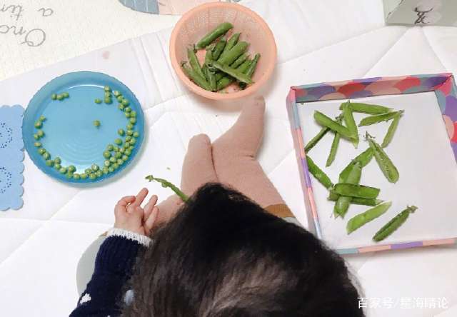 朱丹女儿正脸照白白嫩嫩呆萌可爱爸爸周一围真有福气