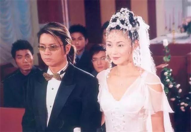 一开始编剧陈十三是为九叔写的这个剧集,马小玲这个角色是九叔的,九叔