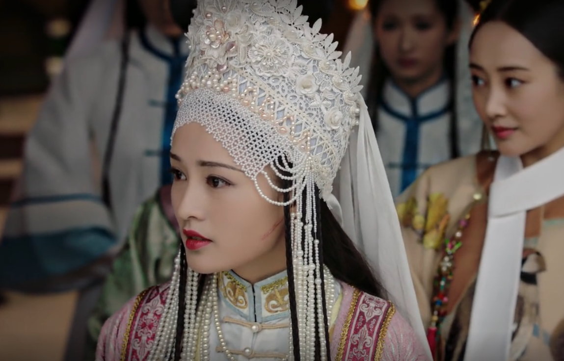 《如懿传》寒香见一袭白衣实为丧服,这个女人胆大包天却情深义重