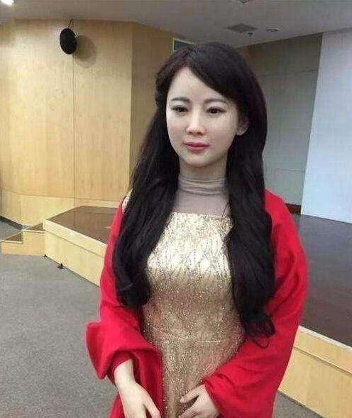 日本"美女机器人"去掉硅胶和衣服是什么样子?网友:差别有点大