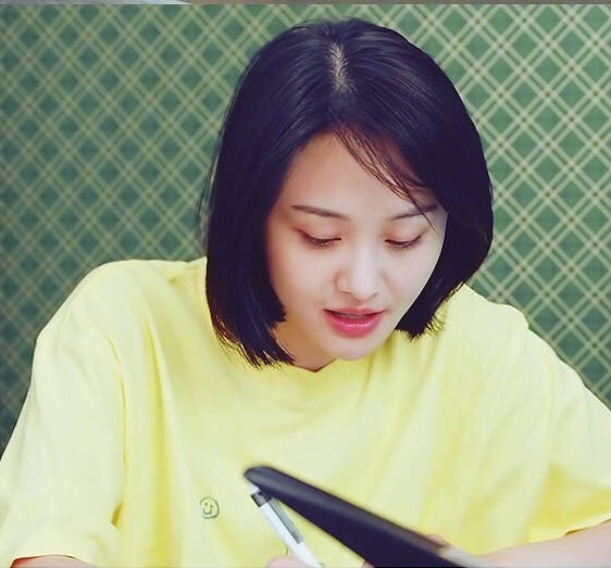 《青春斗》郑爽饰演向真突破角色,网友却不敢再看香葱撒糖