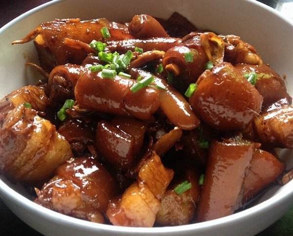 猪身上最不值钱的部位10元两根有人嫌脏吃起来比红烧肉美味67