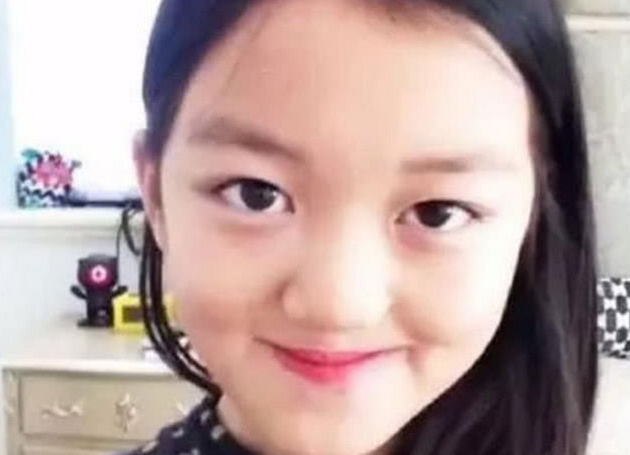 王菲女儿李嫣历经3次整容,兔唇终于消失不见,好似"小王菲"!